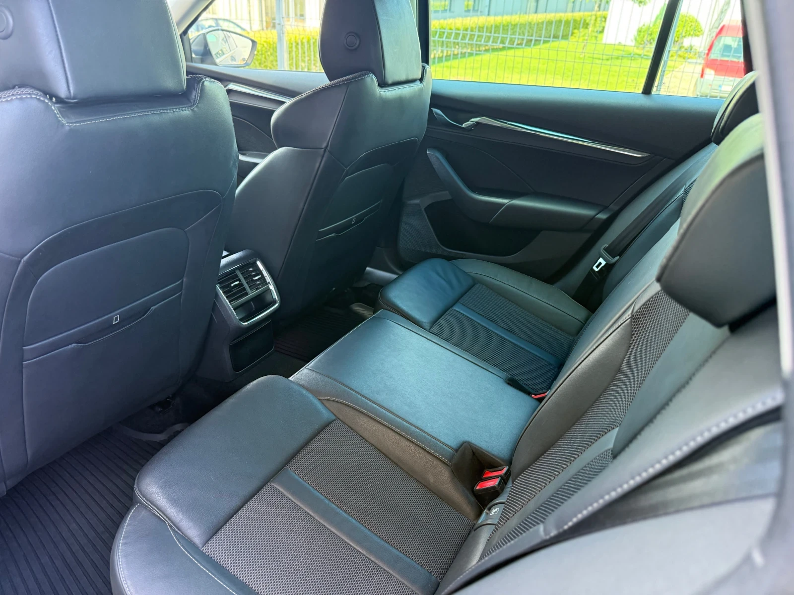 Skoda Octavia DSG+ Full Led+ Key Less Go+ Carplay+ Печка+ Подгре, снимка 15 - Автомобили и джипове - 56303690
