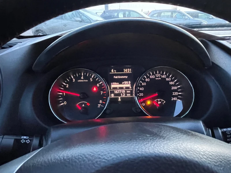 Nissan Qashqai 1.6 газ BRC, снимка 8 - Автомобили и джипове - 52810031