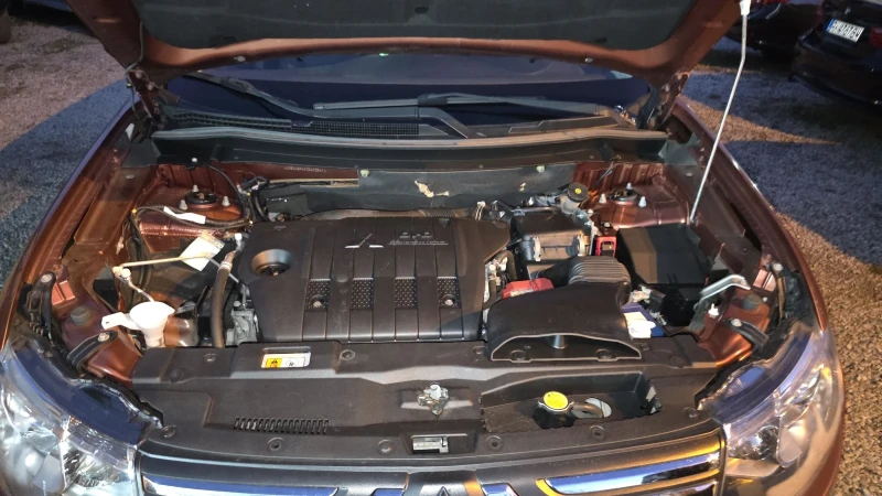 Mitsubishi Outlander 2.2DID 150 K.S., снимка 12 - Автомобили и джипове - 52744010