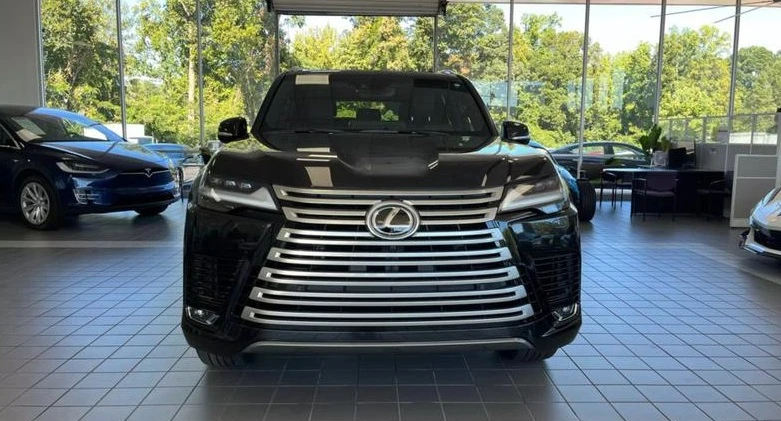 Lexus LX 600 Luxury, 7 места , Месечна вноска от 2900 лв., снимка 2 - Автомобили и джипове - 49284209