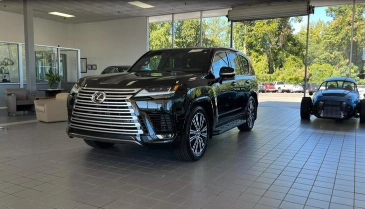 Lexus LX 600 Luxury, 7 места , Месечна вноска от 2900 лв., снимка 1 - Автомобили и джипове - 49284209