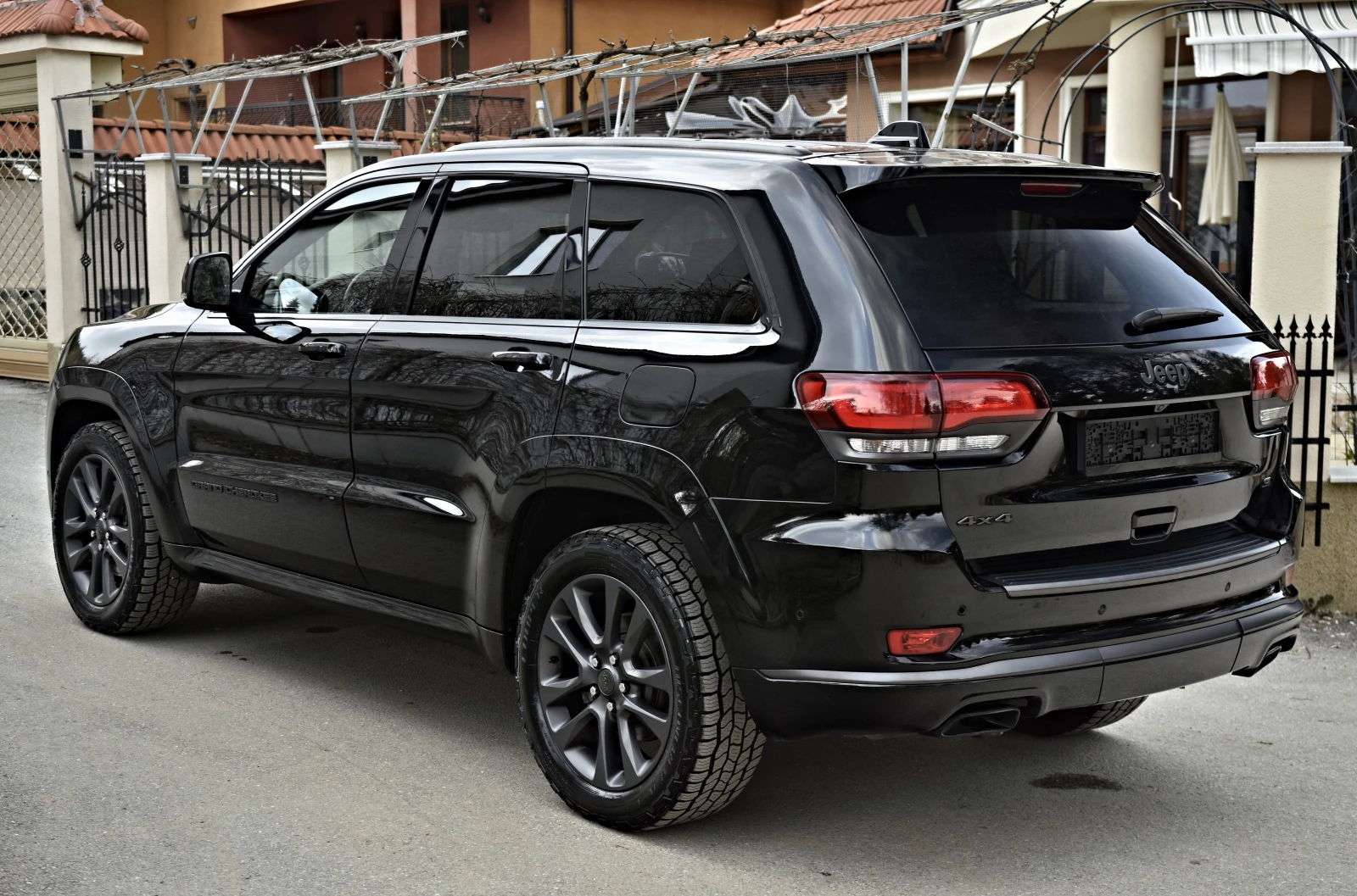 Jeep Grand cherokee 3.0TDI/S-Overland/Harman/Panorama/Camera/ACC/Key - изображение 4