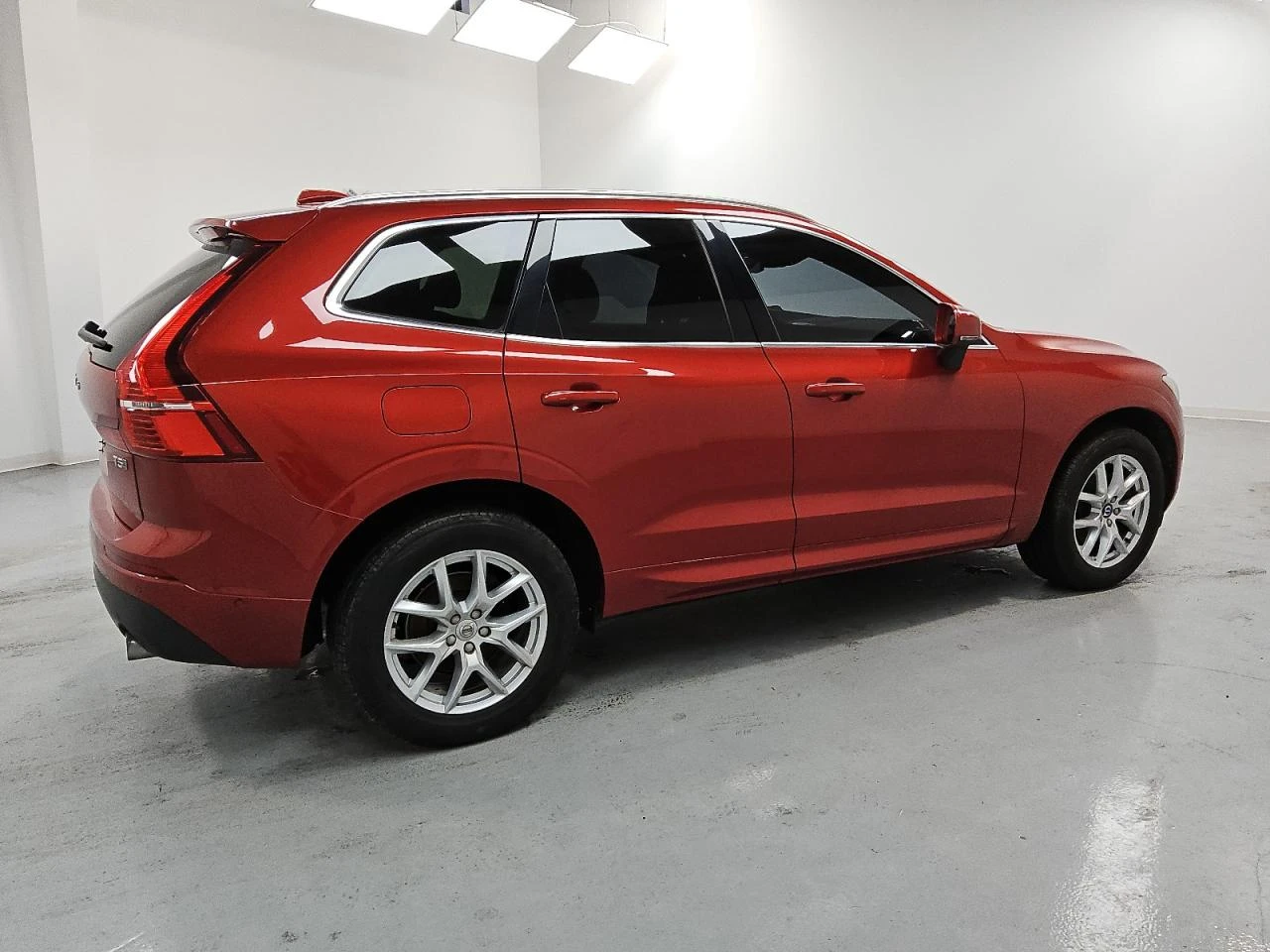 Volvo XC60 T5 MOMENTUM* KEYLESS* ПОДГРЕВ* LANE ASSIST* LED - изображение 6