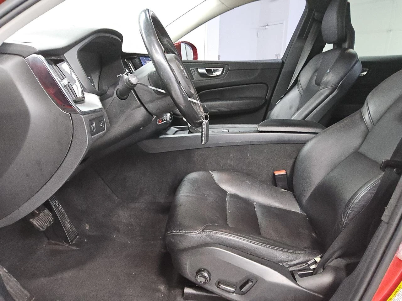 Volvo XC60 T5 MOMENTUM* KEYLESS* ПОДГРЕВ* LANE ASSIST* LED - изображение 7