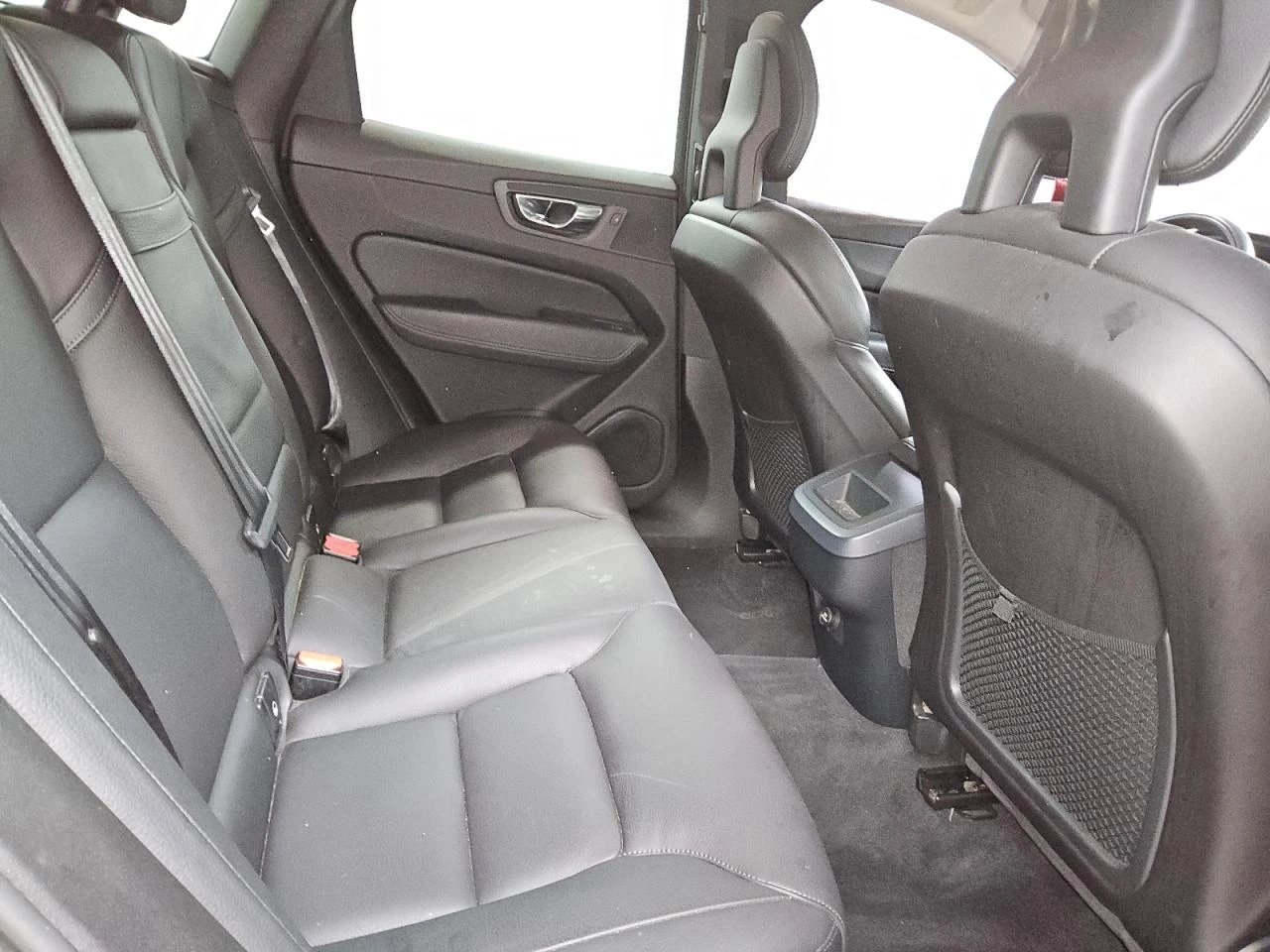 Volvo XC60 T5 MOMENTUM* KEYLESS* ПОДГРЕВ* LANE ASSIST* LED - изображение 9
