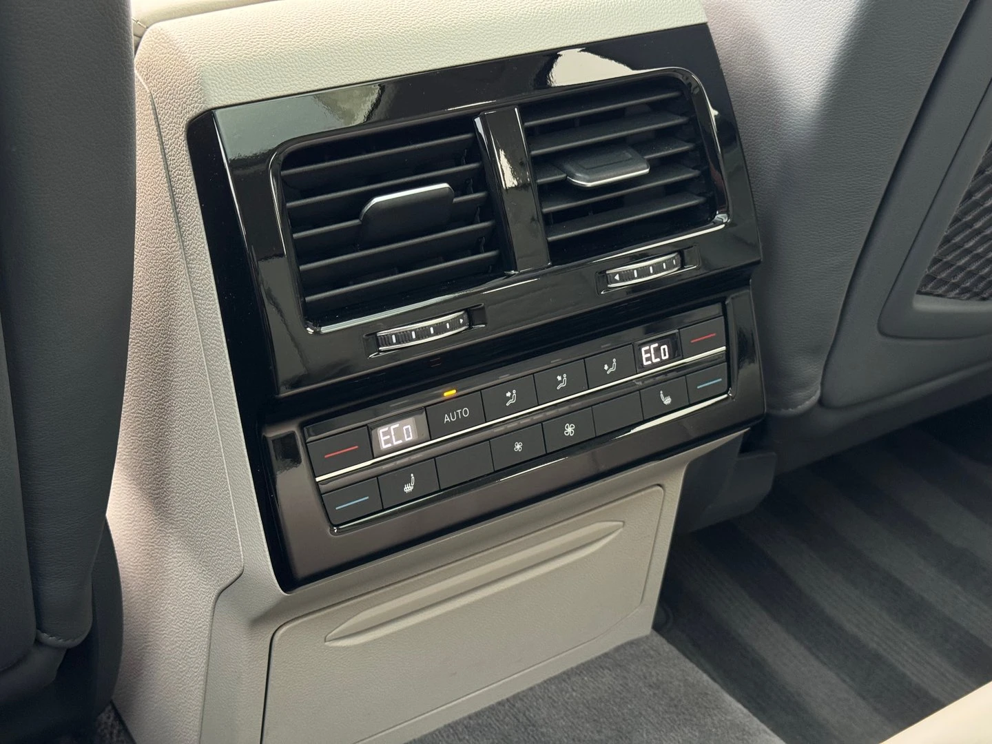 VW Touareg V6 TDI BMT 4MOTION - изображение 9