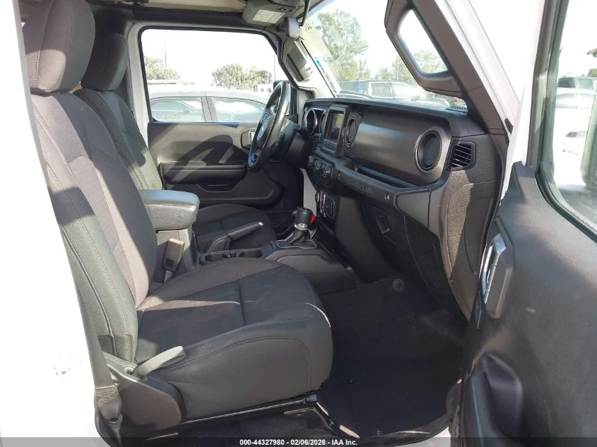 Jeep Wrangler Unlimited Sport S 4X4 - изображение 5