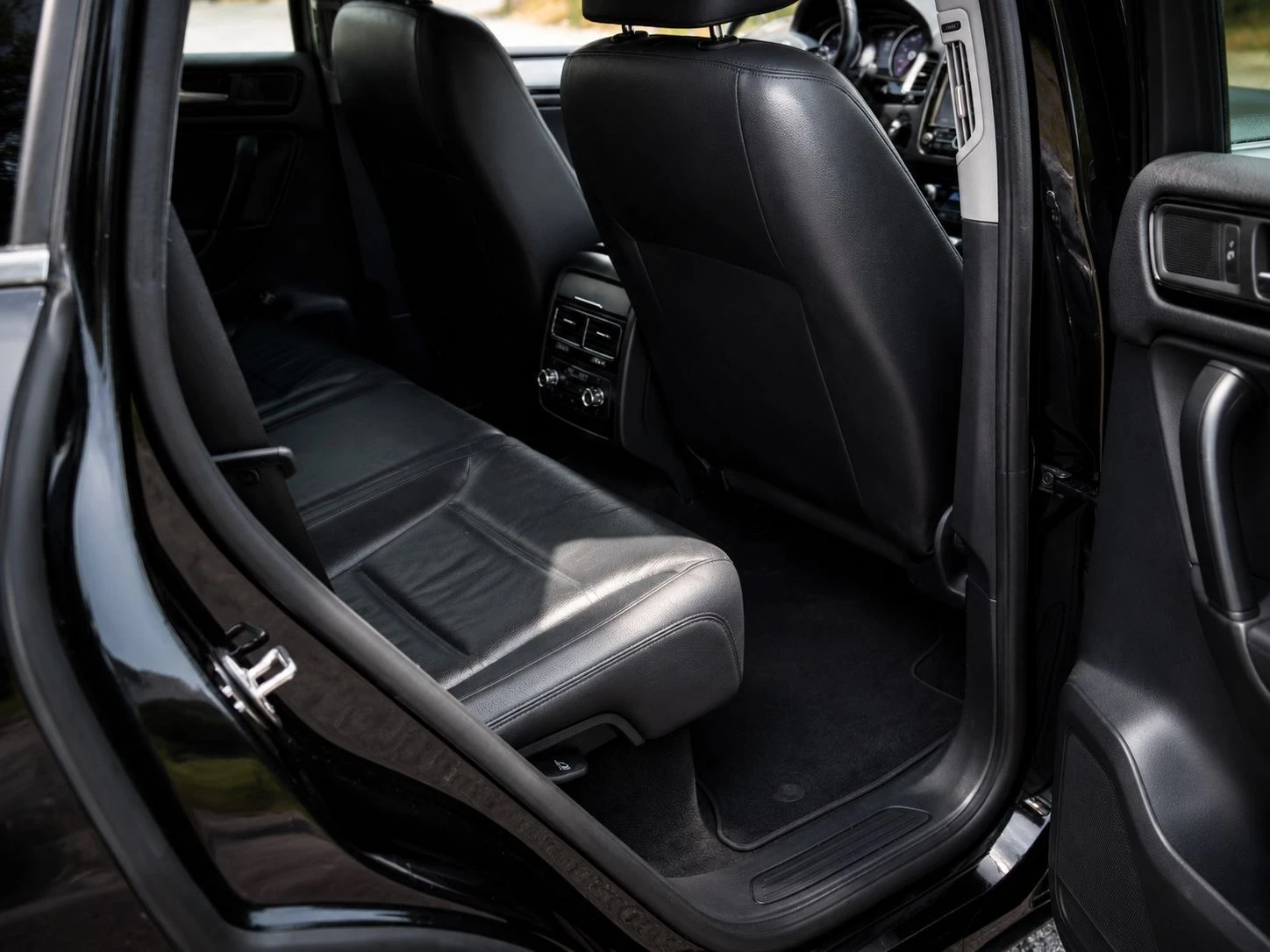 VW Touareg, снимка 7 - Автомобили и джипове - 55088344