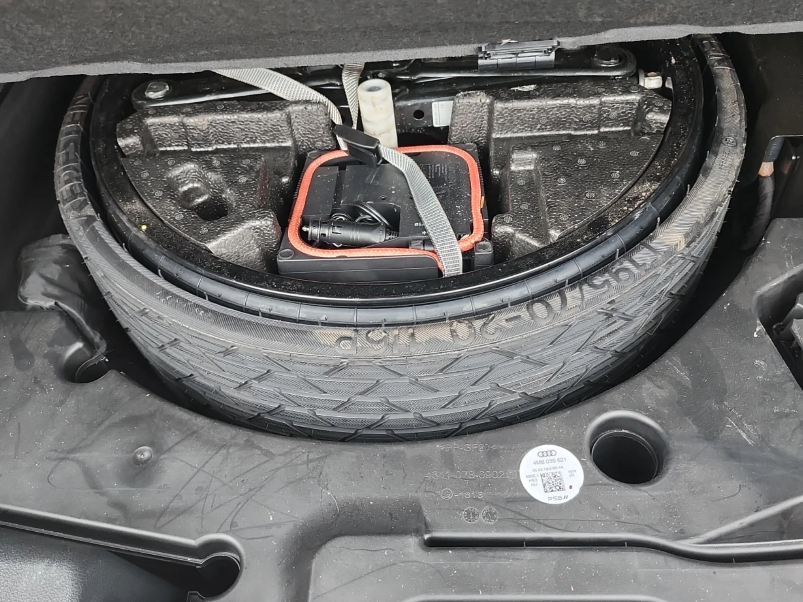 Audi Q8 55 Tfsi Quattro Progressiv / ОБДУХВАНЕ / DISTRONIC, снимка 15 - Автомобили и джипове - 56079916