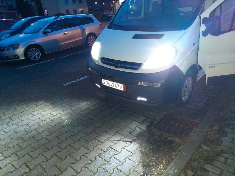 Opel Vivaro, снимка 3 - Бусове и автобуси - 48421062