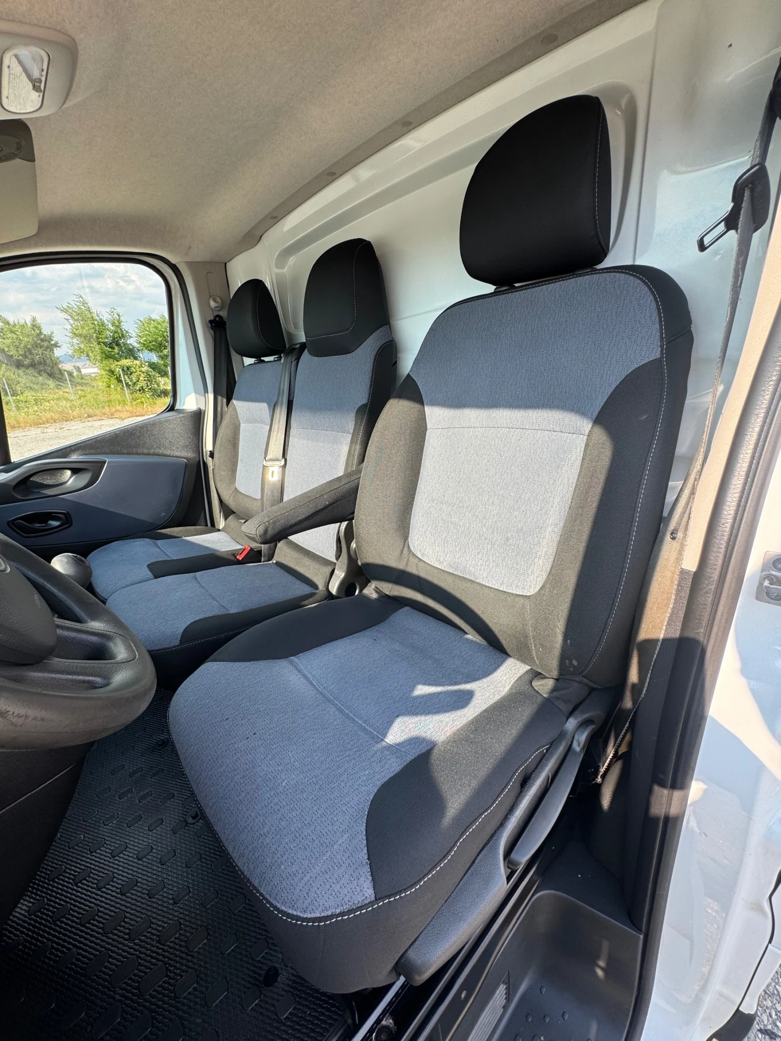 Opel Vivaro 1.6dci121hpeuro6 L2H1 - изображение 8