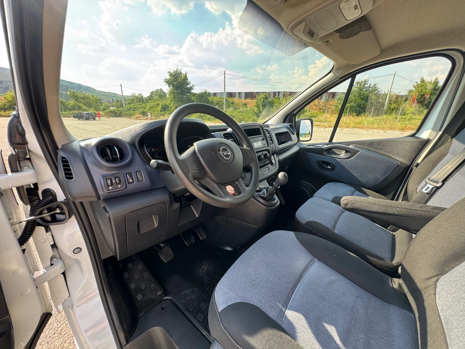 Opel Vivaro 1.6dci121hpeuro6 L2H1 - изображение 7