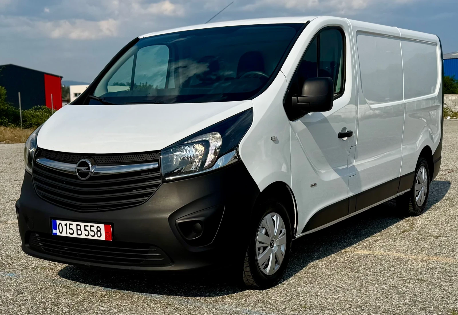Opel Vivaro 1.6dci121hpeuro6 L2H1 - изображение 2