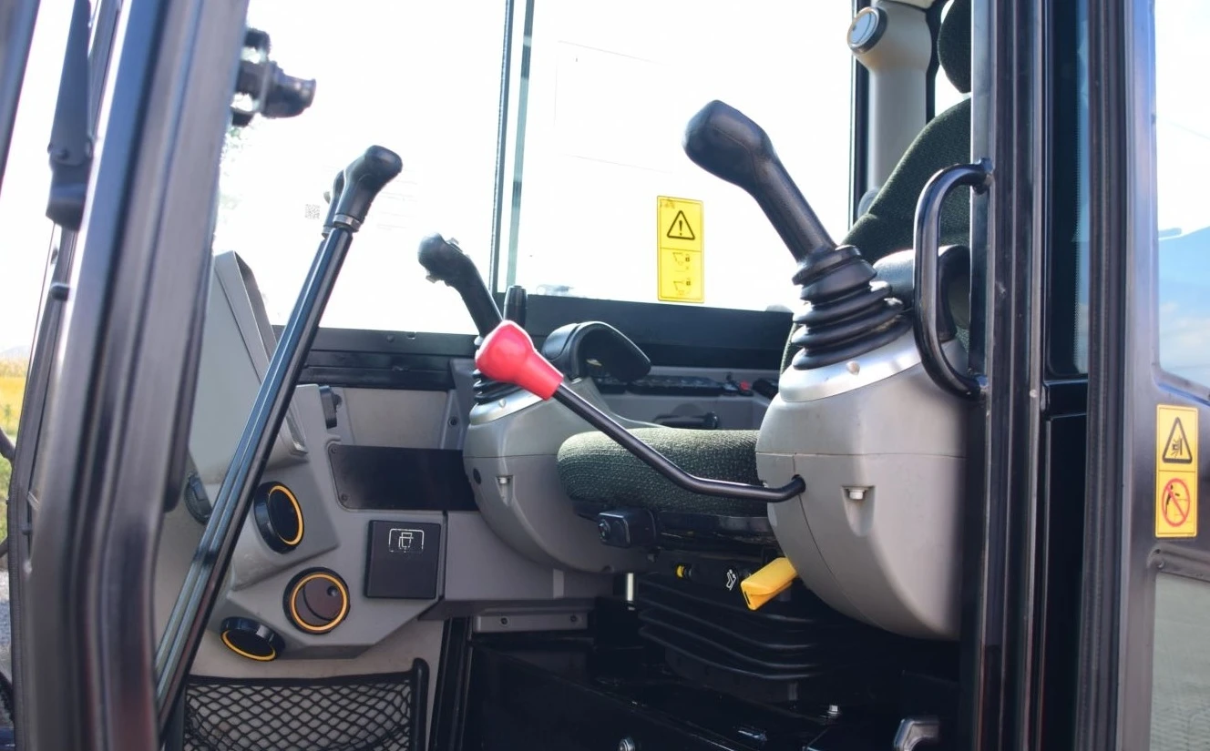 Багер JCB JCB86C-2, снимка 7 - Индустриална техника - 56318567