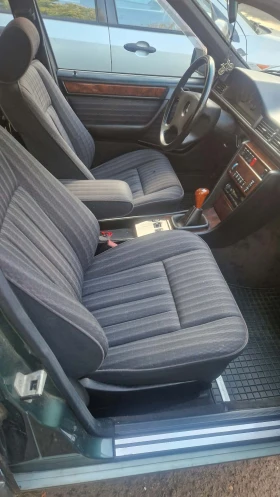 Mercedes-Benz 124, снимка 12
