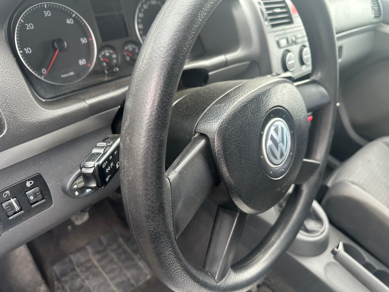 VW Touran 2.0, снимка 7 - Автомобили и джипове - 45155577