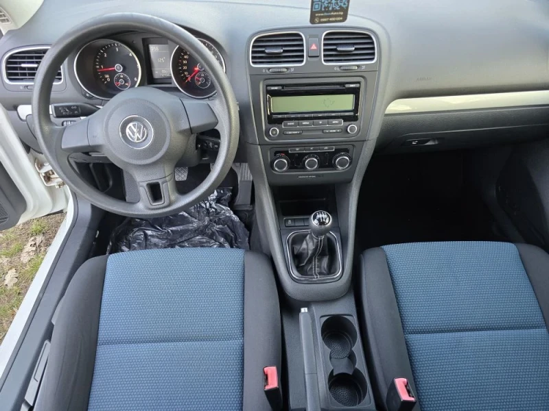 VW Golf 1.6D 105кс  2011g , снимка 6 - Автомобили и джипове - 48912634