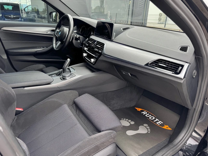 BMW 520 d M-Pack Xdrive, снимка 10 - Автомобили и джипове - 50301588