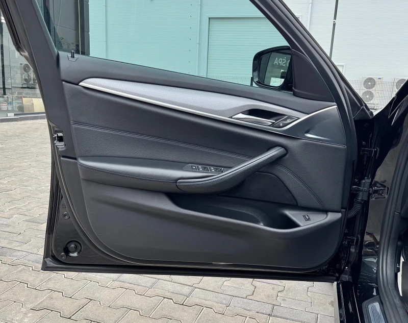 BMW 520 d M-Pack Xdrive, снимка 12 - Автомобили и джипове - 50301588