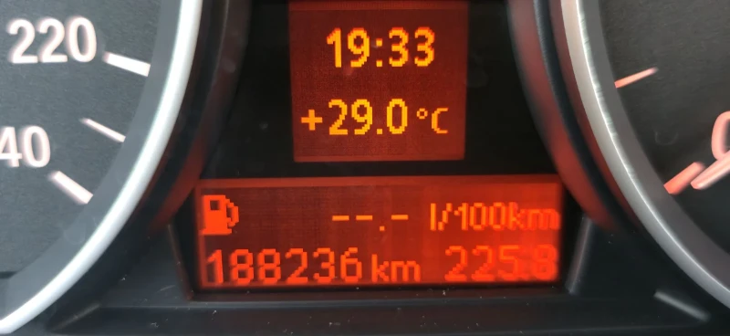 BMW 116 2.0i, снимка 10 - Автомобили и джипове - 52447420