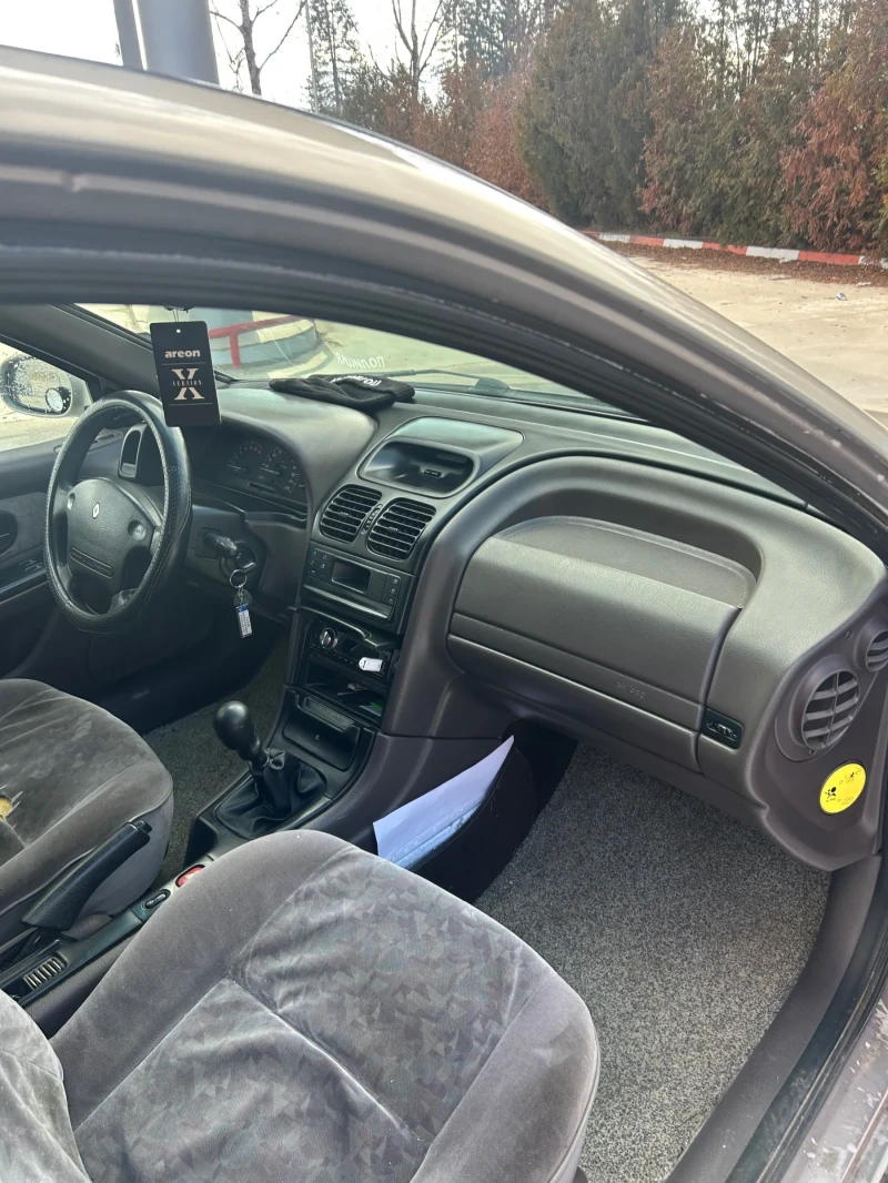 Renault Laguna 1800, снимка 12 - Автомобили и джипове - 53140130