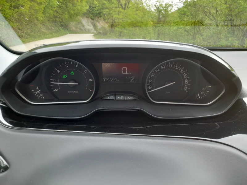 Peugeot 208, снимка 5 - Автомобили и джипове - 53483209