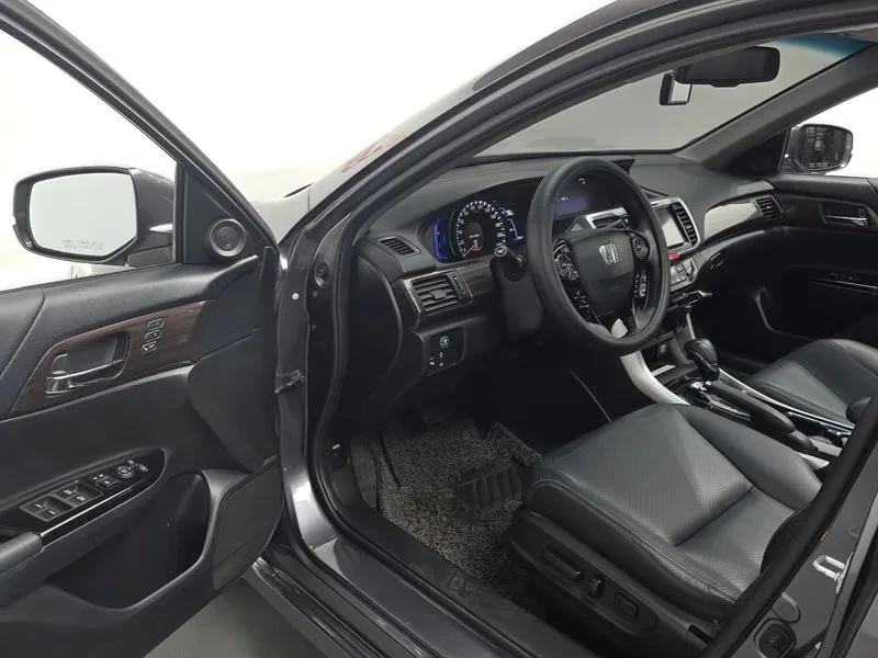 Honda Accord 2.0 Hybrid 9Th Generation, снимка 10 - Автомобили и джипове - 56679658