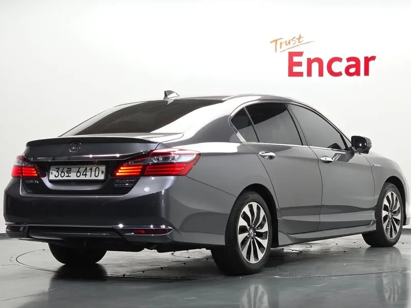 Honda Accord 2.0 Hybrid 9Th Generation, снимка 2 - Автомобили и джипове - 56679658