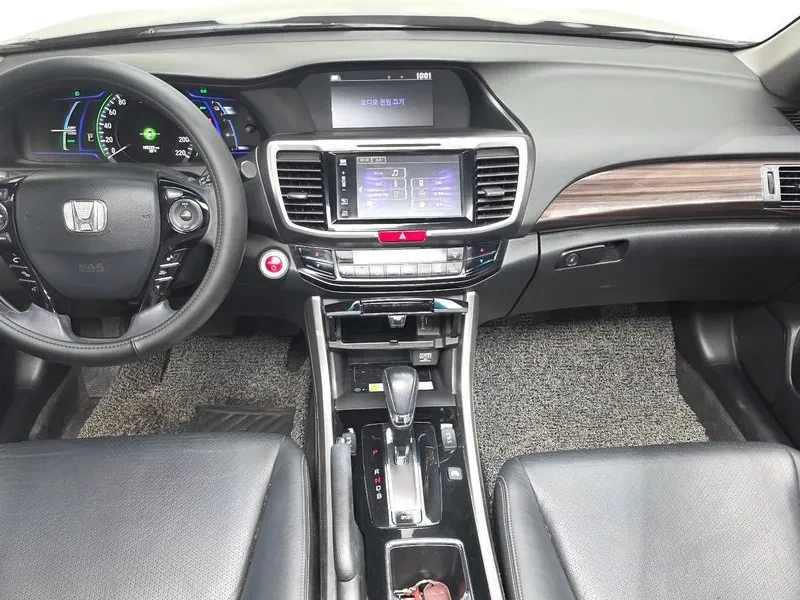 Honda Accord 2.0 Hybrid 9Th Generation, снимка 7 - Автомобили и джипове - 56679658