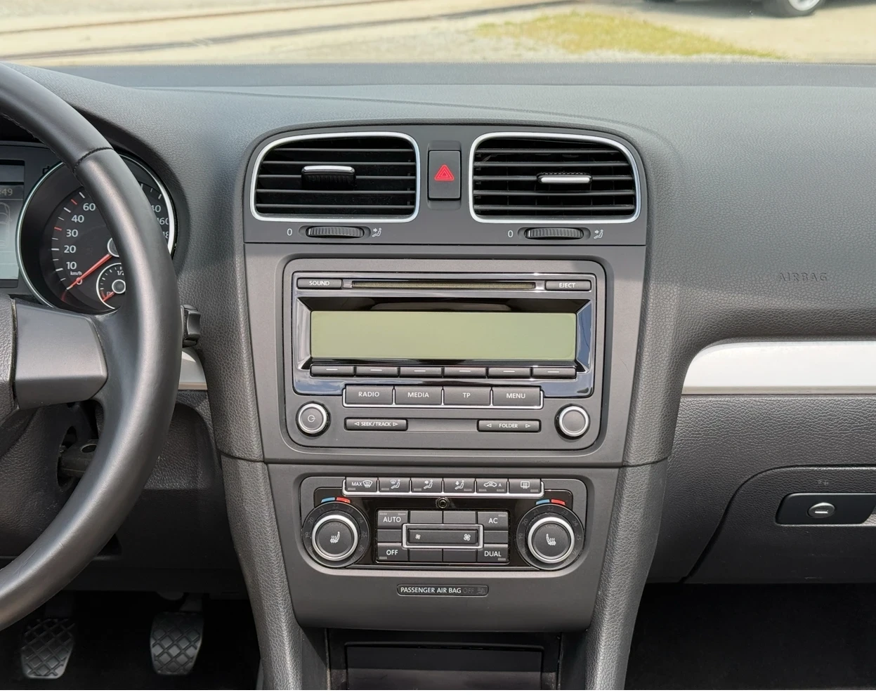 VW Golf 1.6TDi Кабрио, Климатроник, Кожен салон, Уникат! - изображение 10