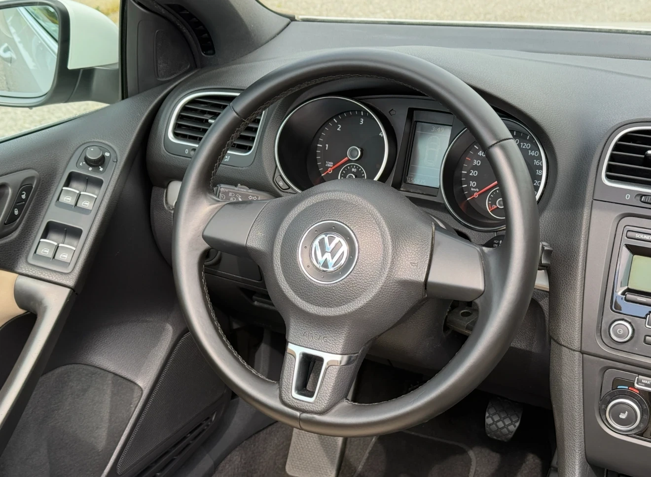 VW Golf 1.6TDi Кабрио, Климатроник, Кожен салон, Уникат! - изображение 9