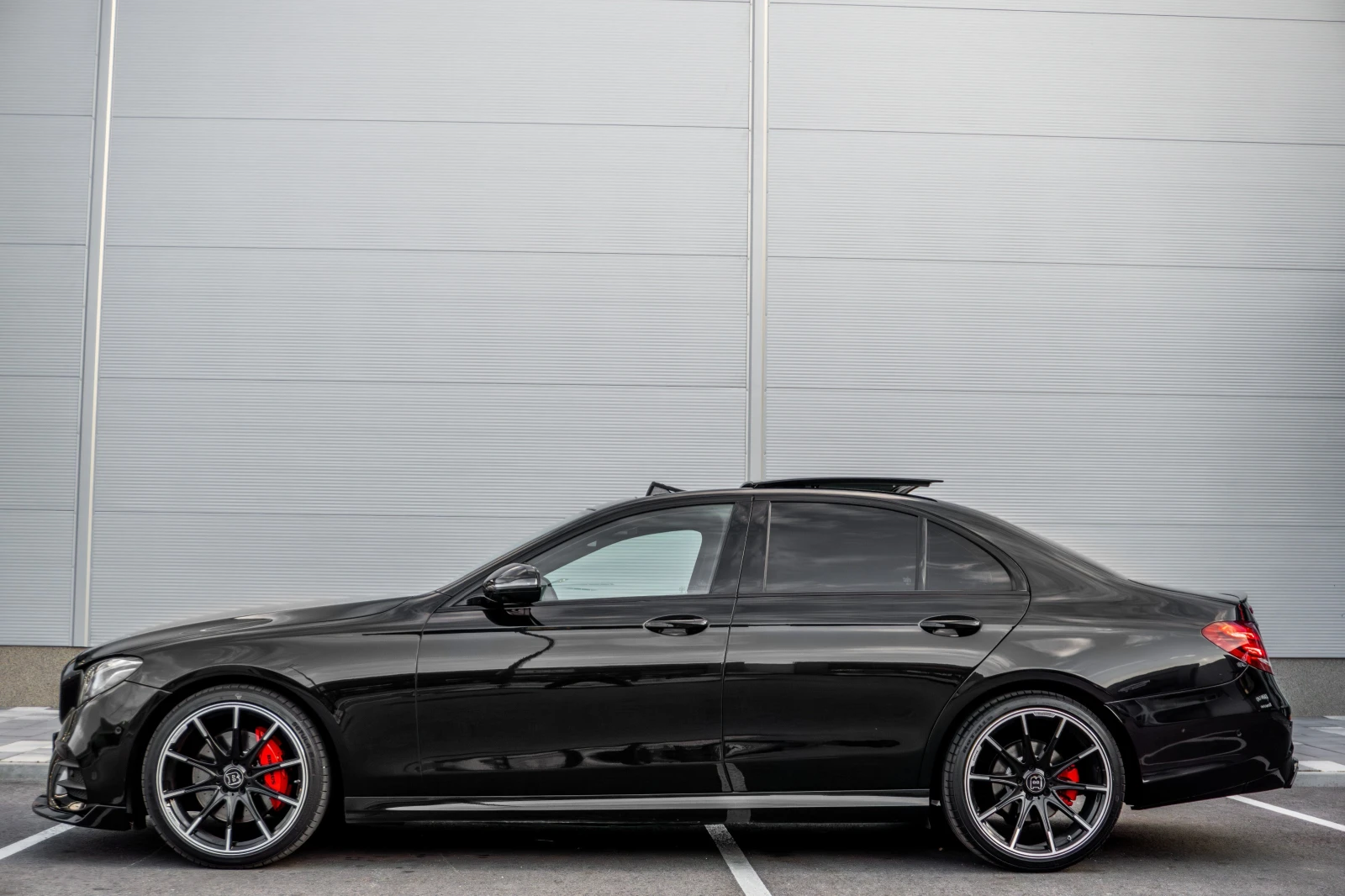Mercedes-Benz E 220 d* BRABUS* CARBON* PANORAMA* NIGHT PACK* MULTIBEAM - изображение 2