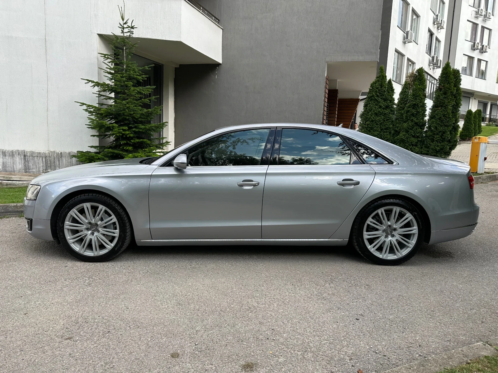 Audi A8 4.2TDI / MATRIX / ДИСТРОНИК - изображение 4