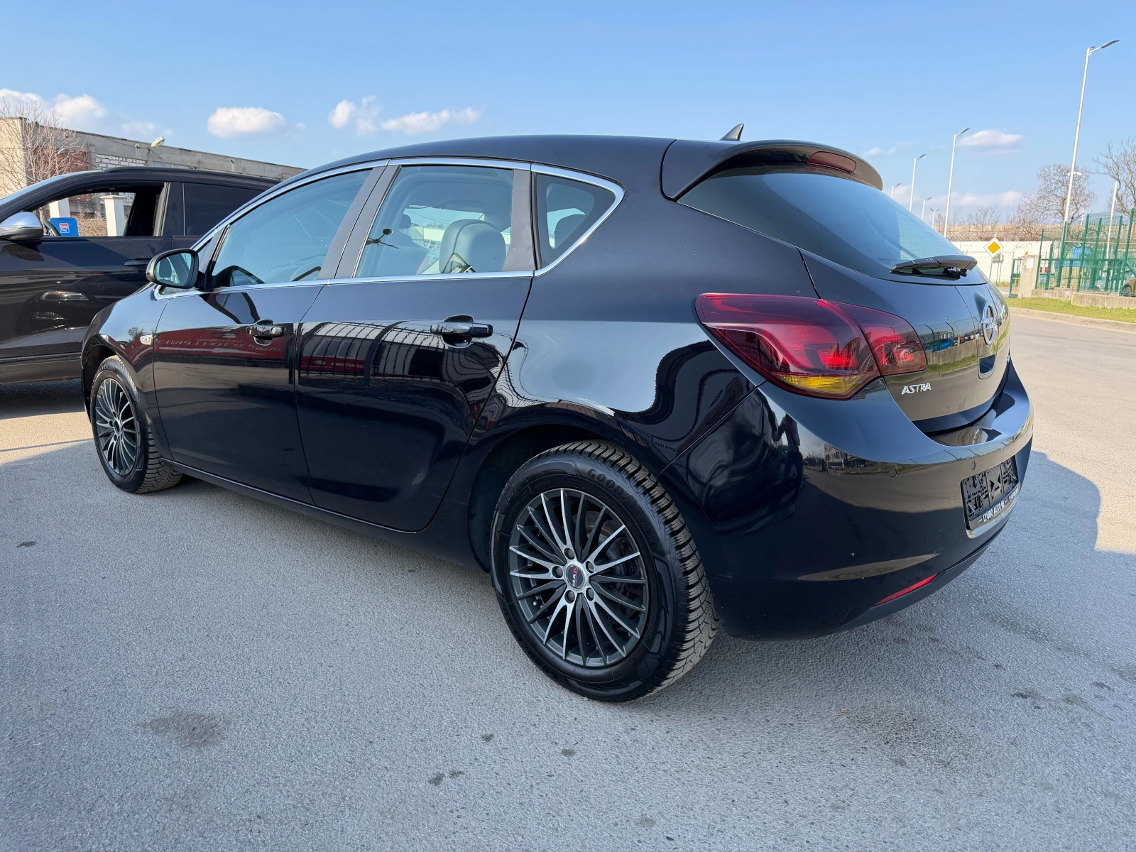 Opel Astra 1.7 CDTI COSMO FACE НАВИГАЦИЯ ПАРКТРОНИК КОЖА 6ск , снимка 6 - Автомобили и джипове - 53866067