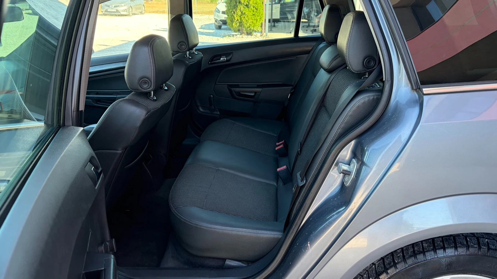 Opel Astra 1.7 CDTI, снимка 9 - Автомобили и джипове - 54909917