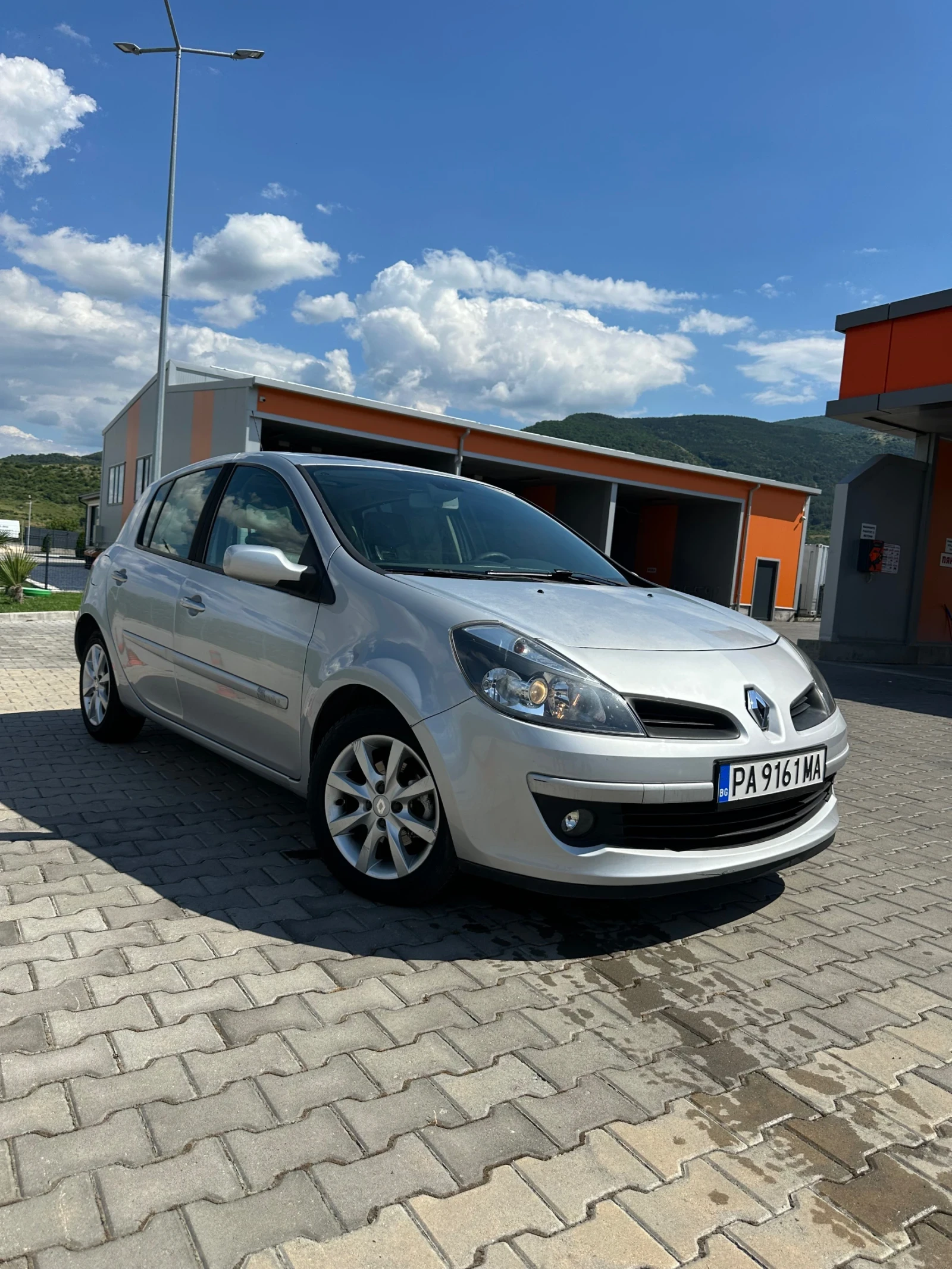Renault Clio 1.6 16v Initiale Paris