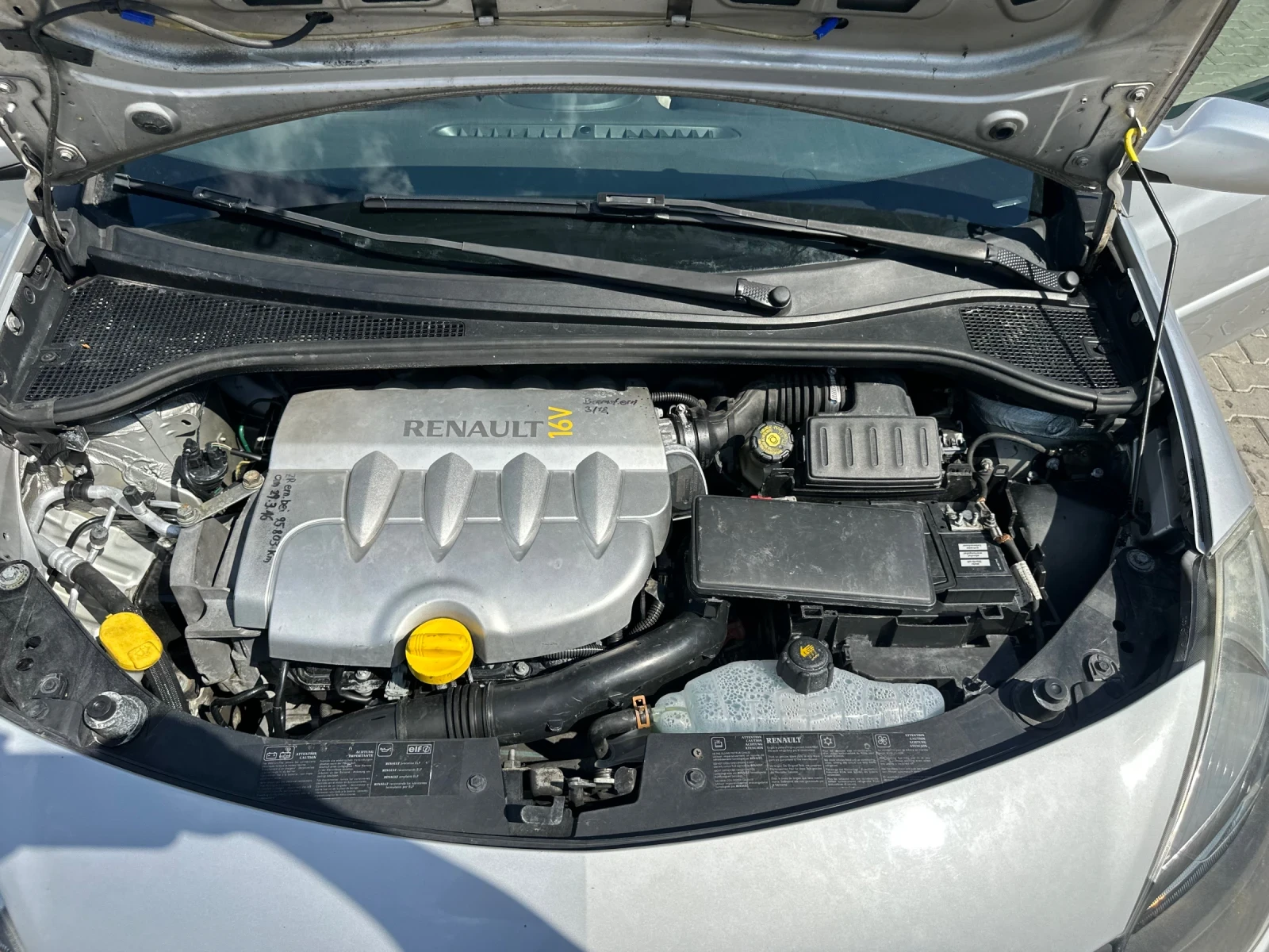 Renault Clio 1.6 16v Initiale Paris, снимка 10 - Автомобили и джипове - 54989917