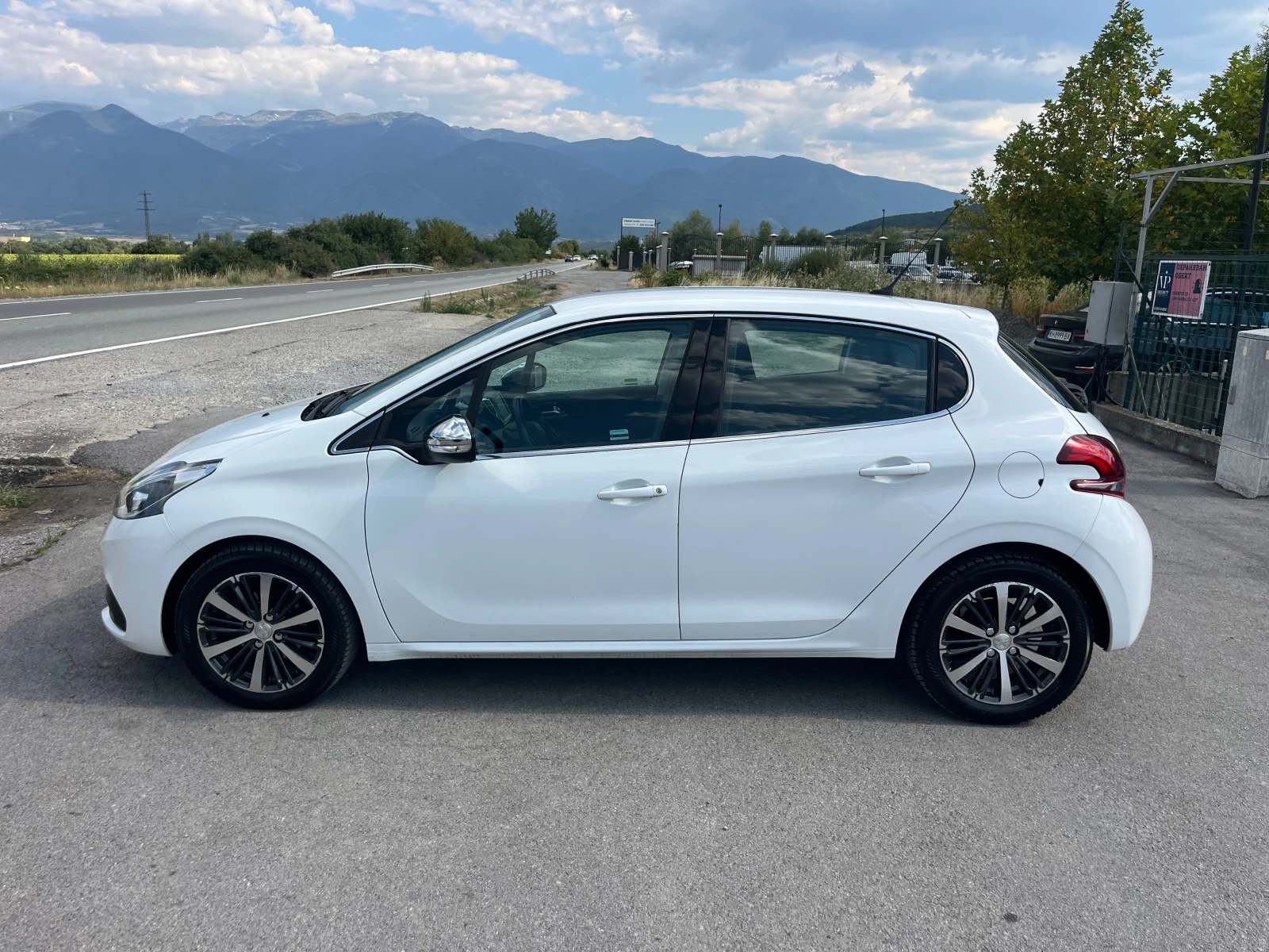 Peugeot 208 1.2 NAVI KAMERA , снимка 7 - Автомобили и джипове - 55583698