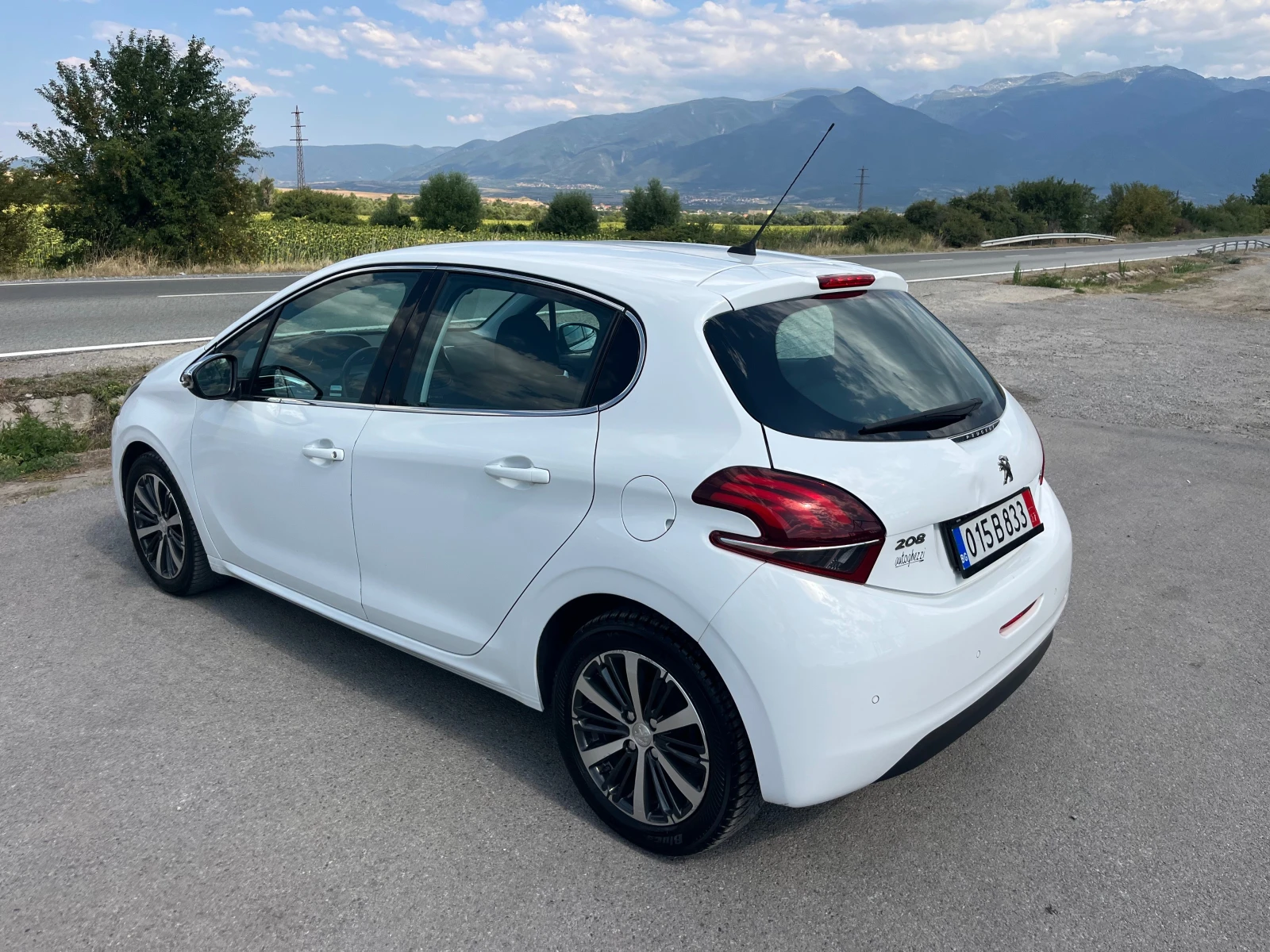 Peugeot 208 1.2 NAVI KAMERA , снимка 6 - Автомобили и джипове - 55583698