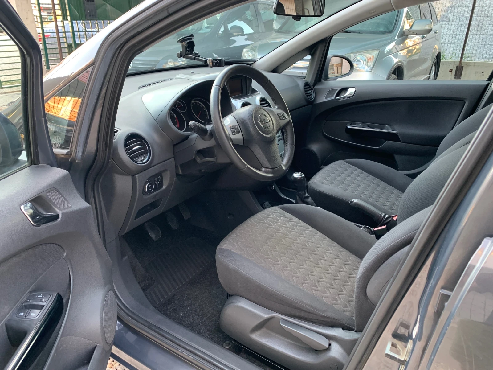 Opel Corsa 1.2 Active, снимка 8 - Автомобили и джипове - 56154864