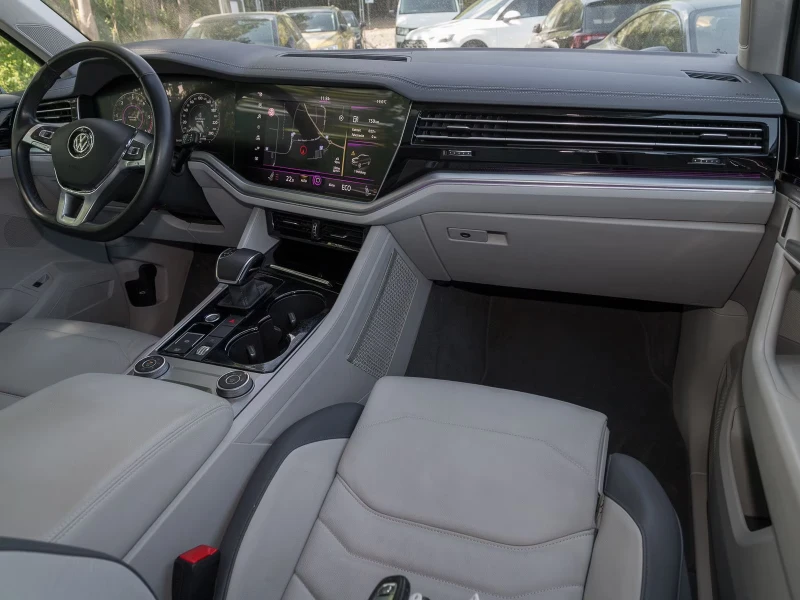 VW Touareg 3.0/231HP/V6/ELEGANCE/PANO/MATRIX/4x4/CAM/NAV/698v, снимка 7 - Автомобили и джипове - 51218172