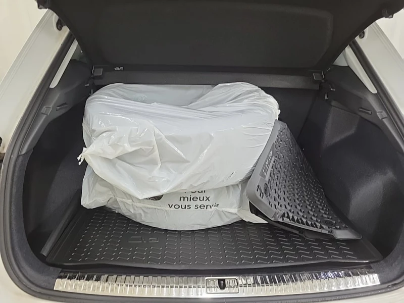 Audi Q3 * KOMFORT * CARFAX * БЕЗ ПЪРВОНАЧАЛНА ВНОСКА, снимка 17 - Автомобили и джипове - 52724963