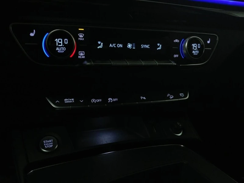 Audi Q5 * 45 KOMFORT QUATTRO VORSPRUNG ANGLE MORT| CARPLAY, снимка 15 - Автомобили и джипове - 52842845