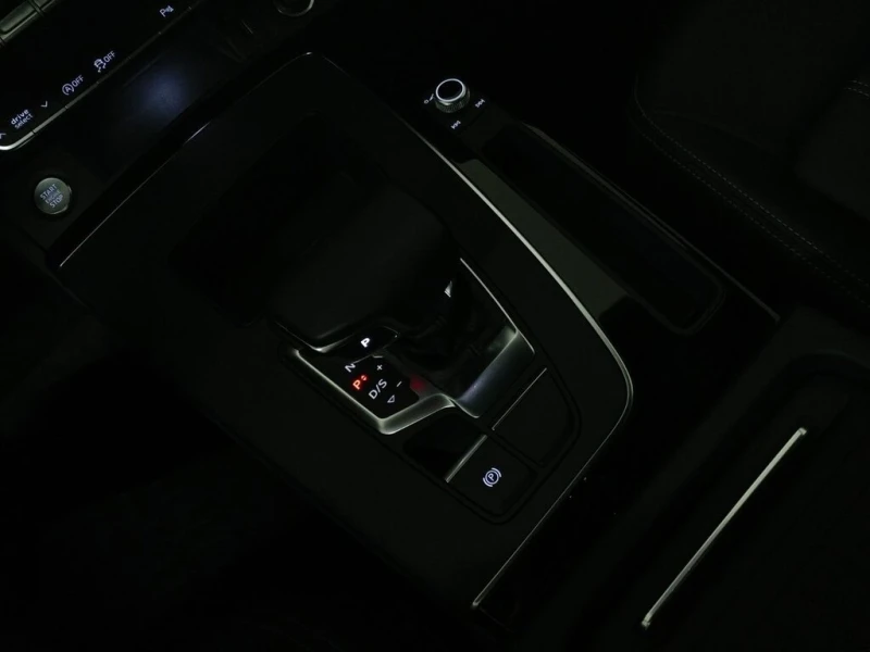 Audi Q5 * 45 KOMFORT QUATTRO VORSPRUNG ANGLE MORT| CARPLAY, снимка 16 - Автомобили и джипове - 52842845
