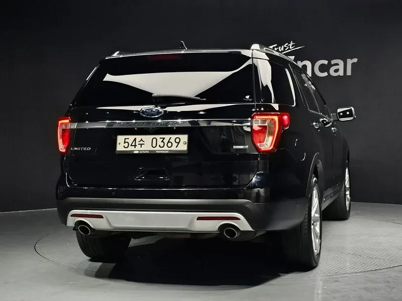 Ford Explorer 2.3 AWD, снимка 4 - Автомобили и джипове - 54351943