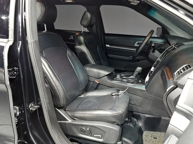 Ford Explorer 2.3 AWD, снимка 11 - Автомобили и джипове - 54351943