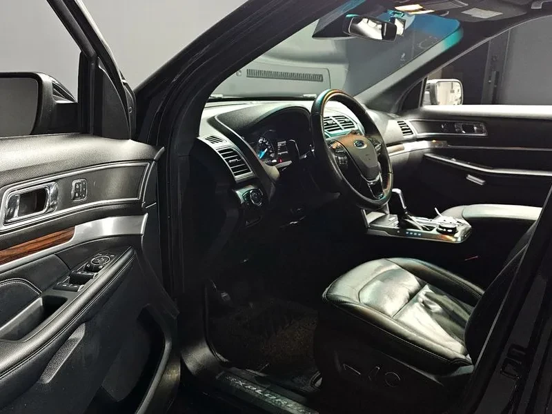 Ford Explorer 2.3 AWD, снимка 10 - Автомобили и джипове - 54351943