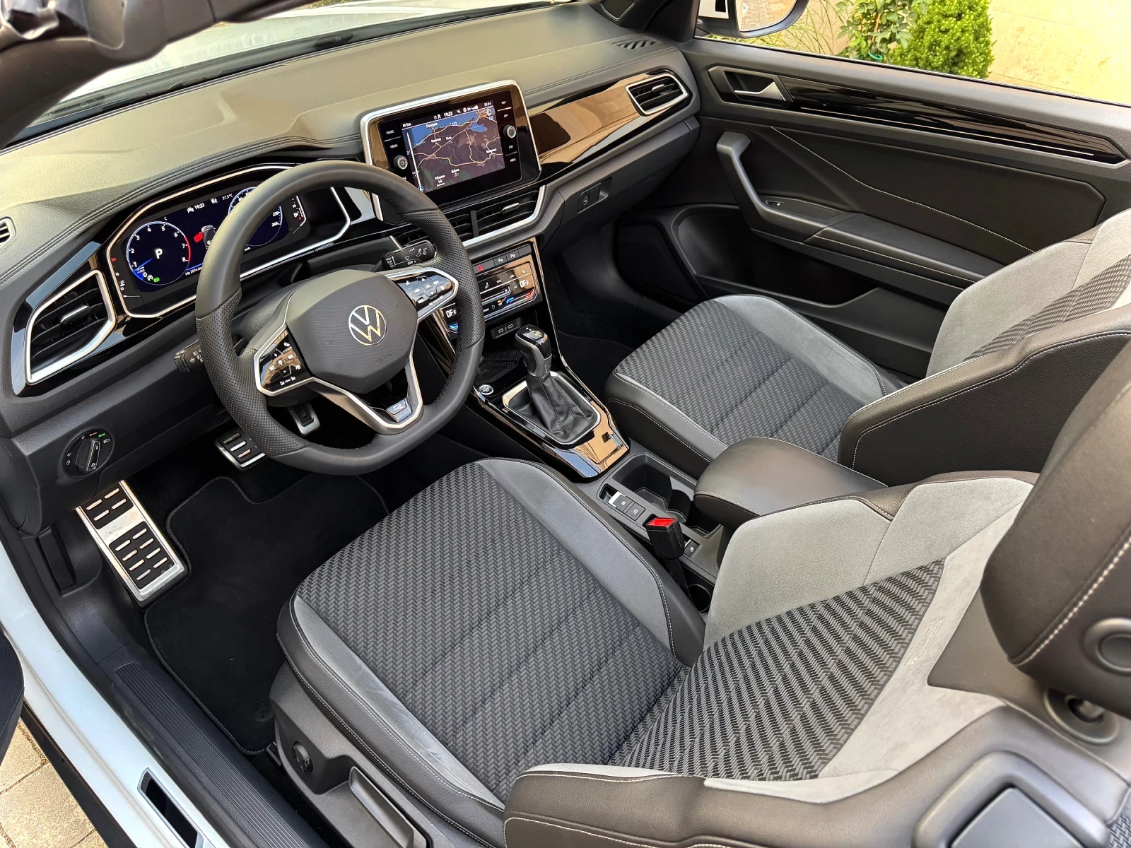 VW T-Roc 1.5TSI DSG R-Line FULL Гаранционен до 2027 - изображение 6