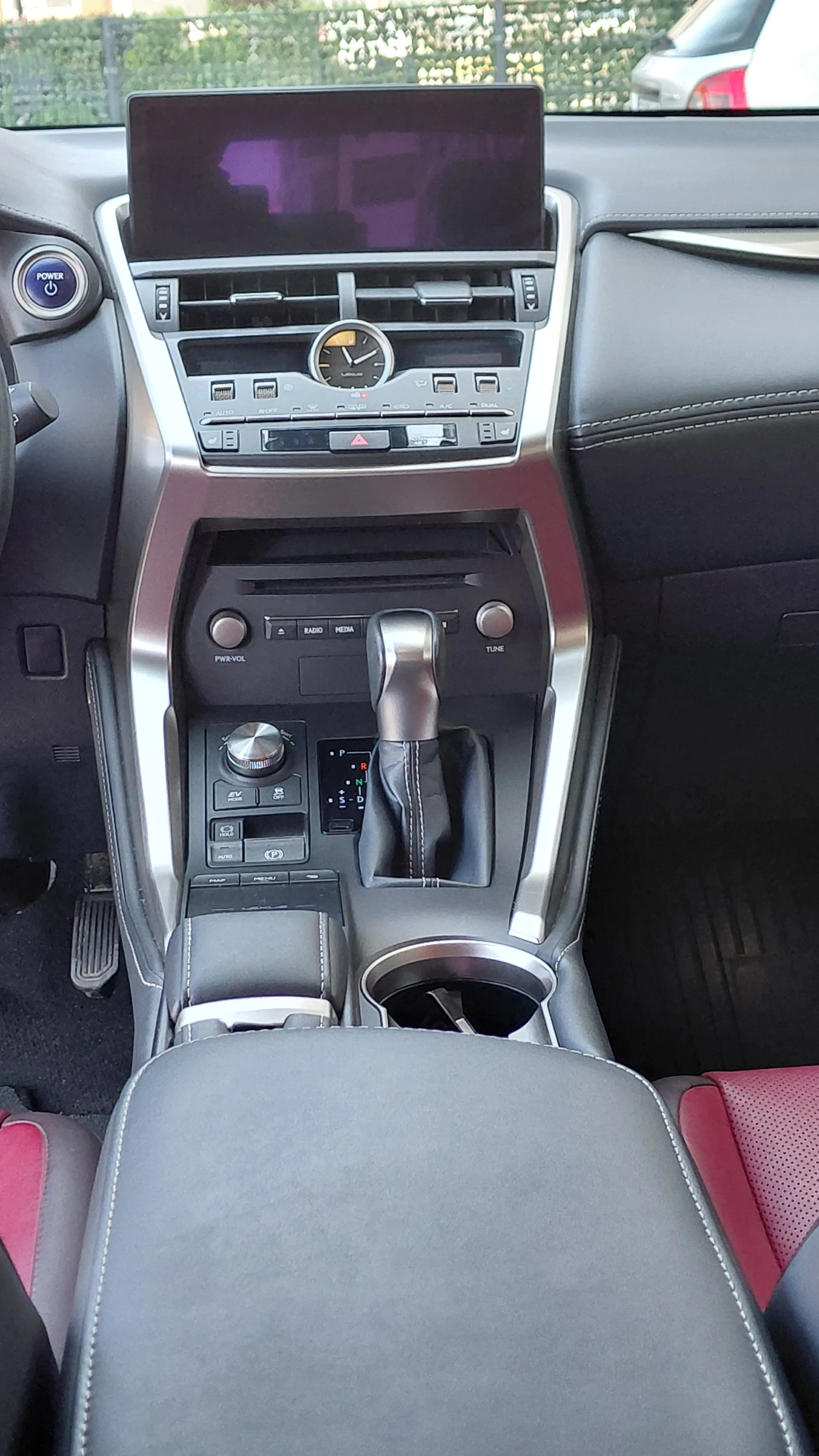 Lexus NX 300h Пълна сервизна история, снимка 5 - Автомобили и джипове - 54123818