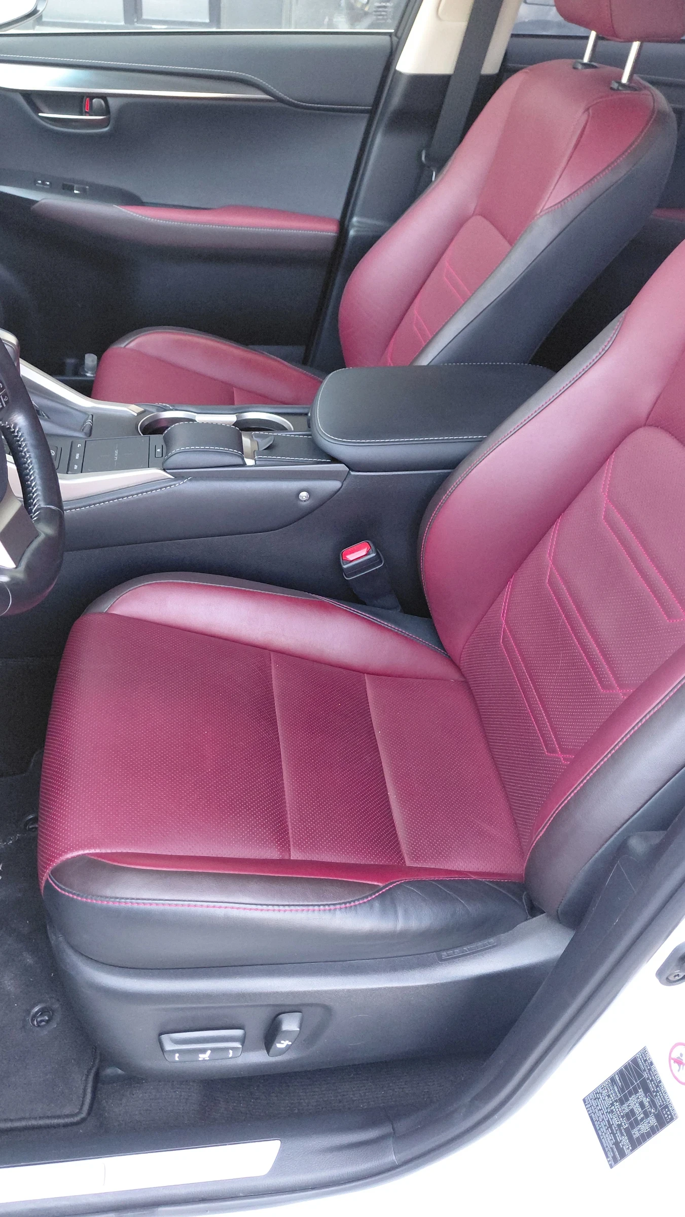 Lexus NX 300h Пълна сервизна история, снимка 7 - Автомобили и джипове - 54123818